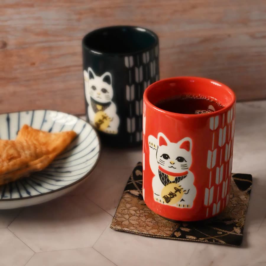 Lucky cat yunomi cup — Japan